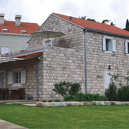 Apartman Amazing In With 2 Bedrooms And Wifi Dubrovnik