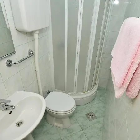 Apartman Amazing In With 2 Bedrooms And Wifi